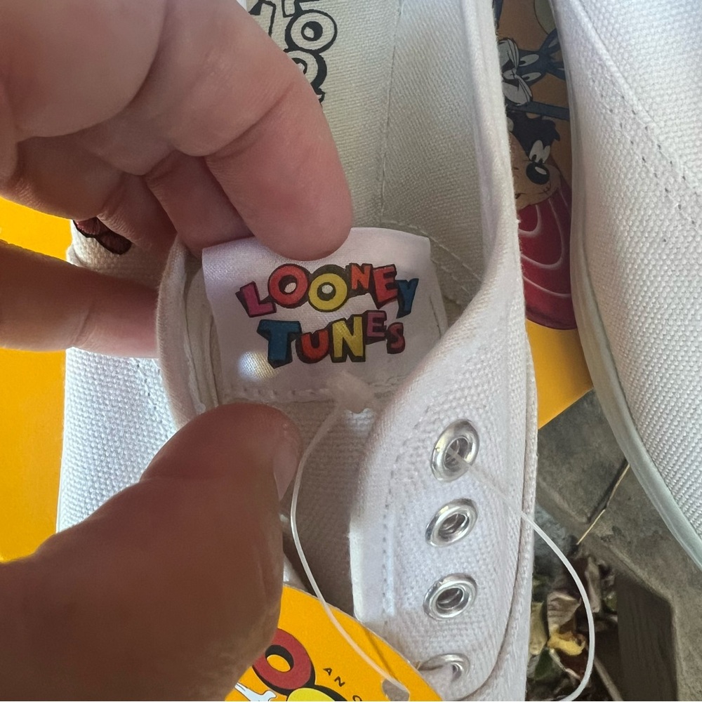 Vintage 1997 Looney Tunes Canvas Sneakers - White with Tasmanian Devil - Size 8 - Picture 5 of 12